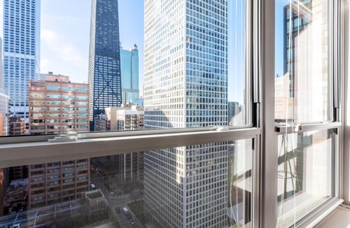 Streeterville Apartment | Streeterville 1BR w Lake Views Pool Deck Gym CHI-183