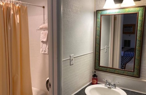 Fairview House | Stress-free Accommdation at Knights Inn Fairview! 3 Great Units, Free Parking