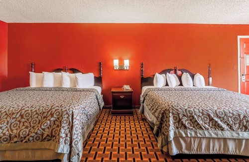 Vernon Hotel | Stress-Free Stay Near Gas Stations – Spacious Room with Parking Included