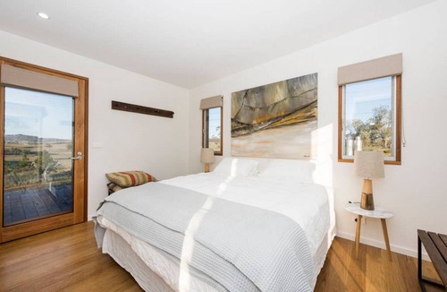 Eurunderee House | Strikes 2 - spectacular views, total tranquillity