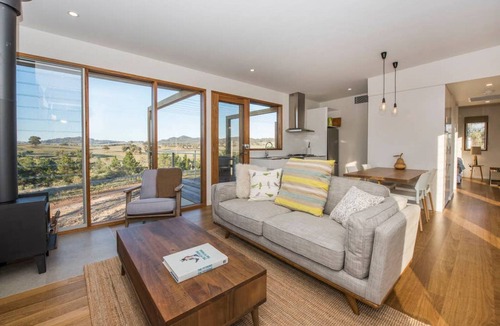 Eurunderee House | Strikes 2 - spectacular views, total tranquillity