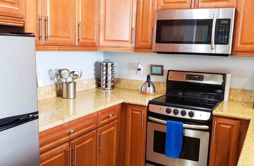 Townsite Condo | STRIKING OCEAN VIEW STUDIO D210 FACING OCEANSIDE PIER