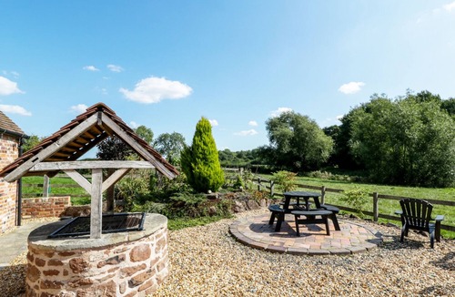 High Ercall Cottage | STRINE VIEW COTTAGE, pet friendly, with open fire in Crudgington