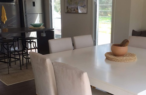 American River House | Stringy Bark, a Modern House with all the comforts!