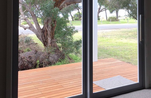 American River House | Stringy Bark, a Modern House with all the comforts!