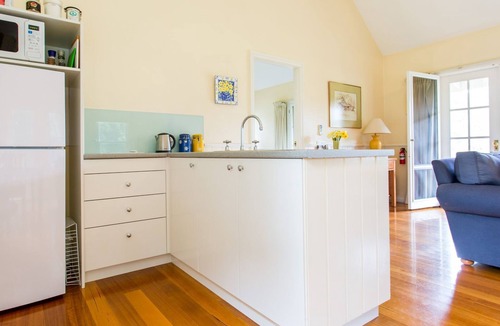 Red Hill South Hotel | Stringybark Cottage B&B