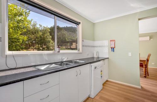 Strath Creek House | Stringybark, Halls on Falls Homestead