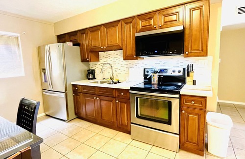 Beverly Green Apartment | STRIP 2BR Condo NEARLVCC pet-Friendly Free-wifi SALE Las Vegas Memorial WSOP
