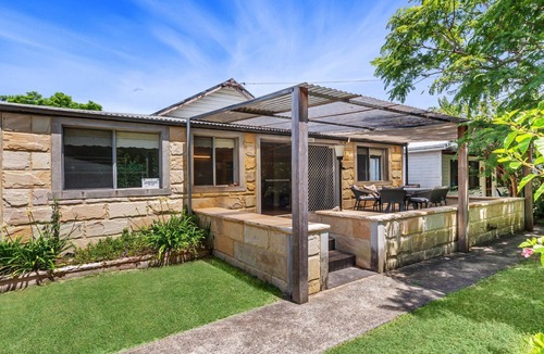 Patonga House | Stroll to beach, restaurant, pet friendly