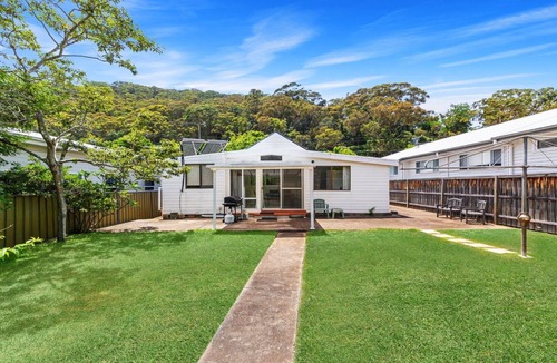 Patonga House | Stroll to beach, restaurant, pet friendly