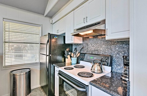 Pirates Beach House | Stroll to Galveston Beach: Home w/Outdoor Oasis