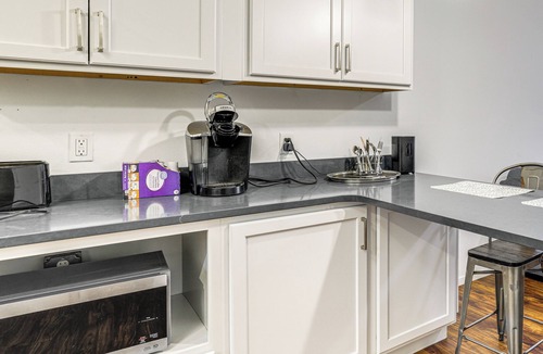 Joplin House | Stroll to Main St Eats! Pet-Friendly Joplin Escape