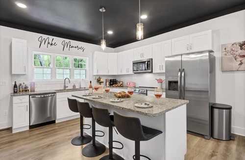 Mount Airy House | Stroll to Main St, Hot Tub, Fenced Yard, Games, FirePit, CornHole, Grill
