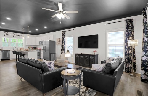 Mount Airy House | Stroll to Main St, Hot Tub, Fenced Yard, Games, FirePit, CornHole, Grill
