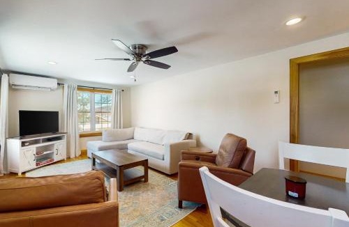 Ludlow House | Strollski Cottage