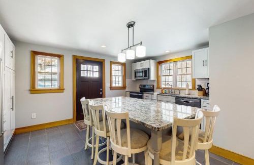 Ludlow House | Strollski Cottage