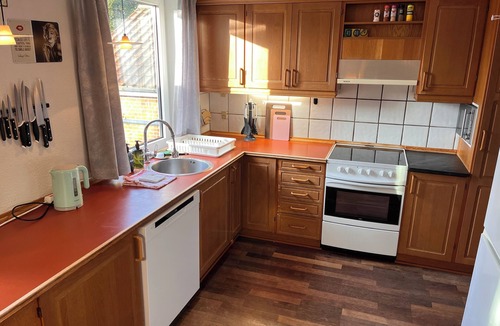 Struer House | Struer Family House | 600m to Beach, Garden with Trampoline & Play Area