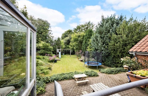 Struer House | Struer Family House | 600m to Beach, Garden with Trampoline & Play Area
