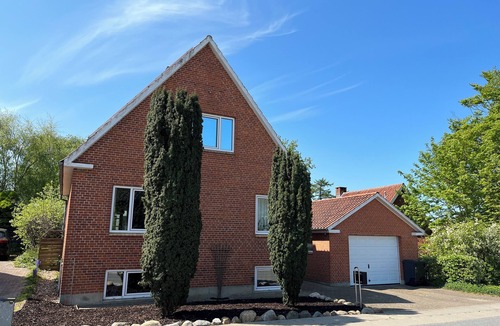 Struer House | Struer Family House | 600m to Beach, Garden with Trampoline & Play Area