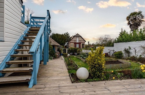 Merville-Franceville-Plage House | Stunning private villa for 10 guests with WIFI, TV, terrace and pets allowed