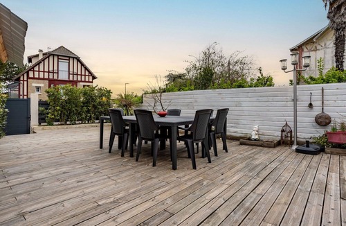 Merville-Franceville-Plage House | Stunning private villa for 10 guests with WIFI, TV, terrace and pets allowed