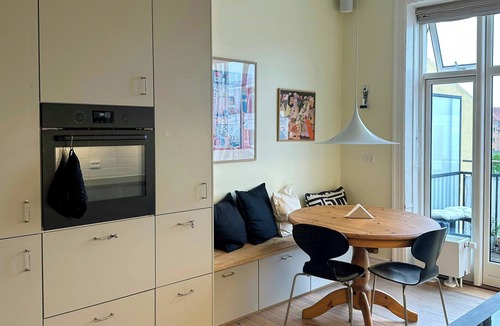 København NV Apartment | Stucco flat from 1905 in vibrant Bispebjerg