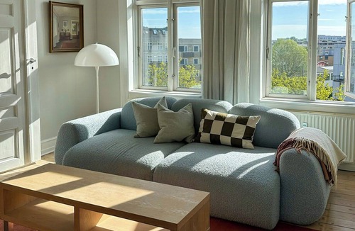 København NV Apartment | Stucco flat from 1905 in vibrant Bispebjerg