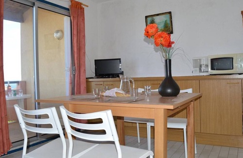 Saint-Pierre-la-Mer Apartment | Studio Cabin with Pool, 4 Sleeps, Near Beach and Shops