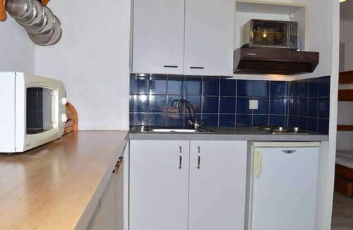 Saint-Pierre-la-Mer Apartment | Studio Cabin with Pool, 4 Sleeps, Near Beach and Shops