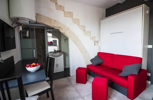 Saint-Paul-Trois-Chateaux Apartment | Studio-Superior-Private Bathroom-Landmark view-Le Studio