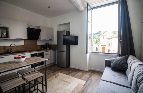 Saint-Paul-Trois-Chateaux Apartment | Studio-Superior-Private Bathroom-Landmark view-Le Studio