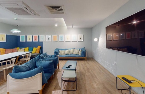 Runnymede House | Student Only, Modern Studio with Kitchenette