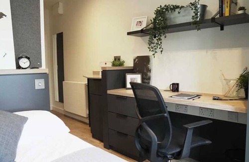 Ladywell Apartment | Student Only Modern Studio at Lewisham Exchange, 5 min walk to Lewisham DLR & Train