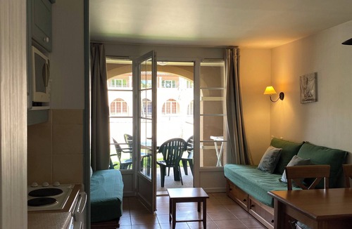 Monflanquin Apartment | Studette 5 people in Monflanquin - Heated swimming pool, parking & free wifi