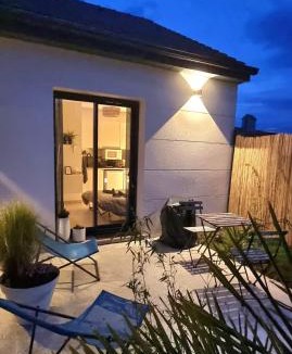 Bouville Apartment | Studette avec terrasse Comme à la maison