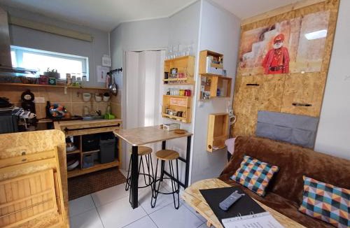 Quissac House | Studette cosy 10m2, Terrasse 18m2, Grande Piscine et Parking privé