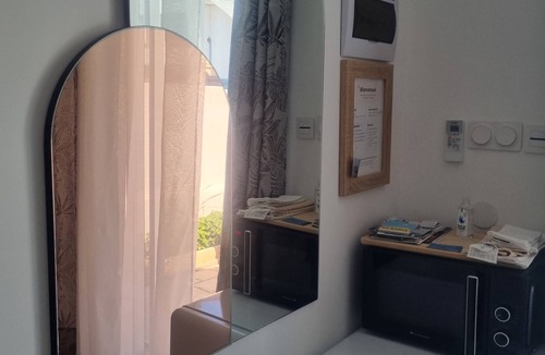 Port-Saint-Louis-du-Rhone Apartment | Studio 30 meters, close to marina