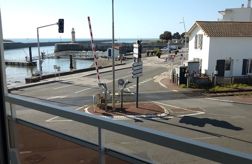 Saint-Gilles-Croix-de-Vie Apartment | Studio for 2 with sea view close to town center.