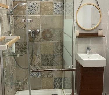 Saint-Michel-l'Observatoire Apartment | Studio climatisé au centre du village