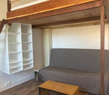 Saint-Michel-l'Observatoire Apartment | Studio climatisé au centre du village