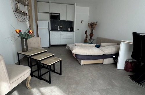 Saint-Philbert-de-Bouaine Apartment | Studio La Lumière du Coeur