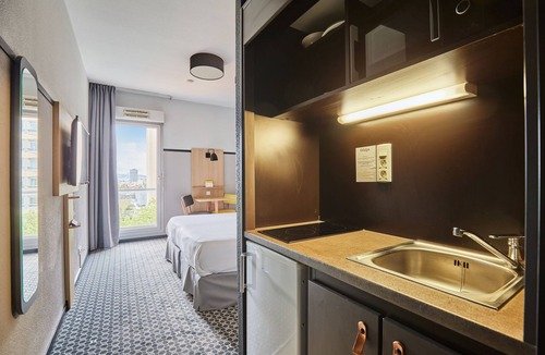 Feuillat Desgenettes Apartment | Studio à 5 Mins du Métro | Wi-Fi GRATUIT