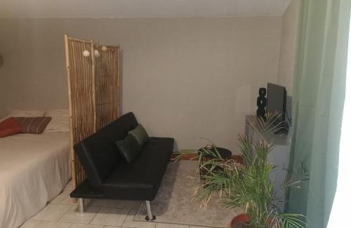 Champagne-Saint-Hilaire House | Studio à la campagne