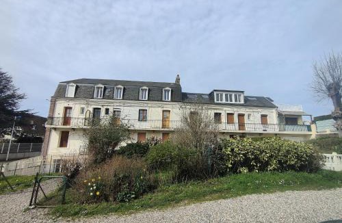 Mesnil-Val-Plage Apartment | Studio à la mer