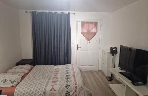 Orsay Apartment | Studio à Orsay à 5 min du RER B Le Guichet