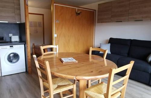 Saint-Jean-dʼAulps Apartment | Studio à Saint-Jean-d'Aulps avec piscine privative - FR-1-573-89