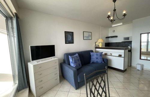 Saint-Jean-de-Monts Apartment | Studio à St-Jean-de-Monts avec parking et balcon fermé - FR-1-224C-212