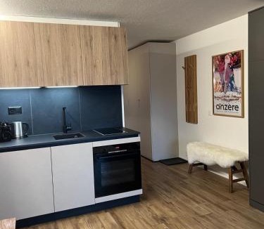 Anzere Apartment | Studio élégant rénové avec vue à Anzère