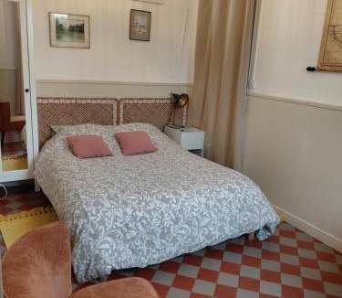 Mery-sur-Oise Apartment | Studio épicéa avec jardin et stationnement dans charmante propriété proche gare