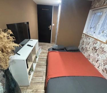 Angerville-la-Martel Apartment | Studio équipé